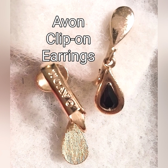 Avon Garnet Teardrop Vintage Dangle Earrings - Picture 3 of 9